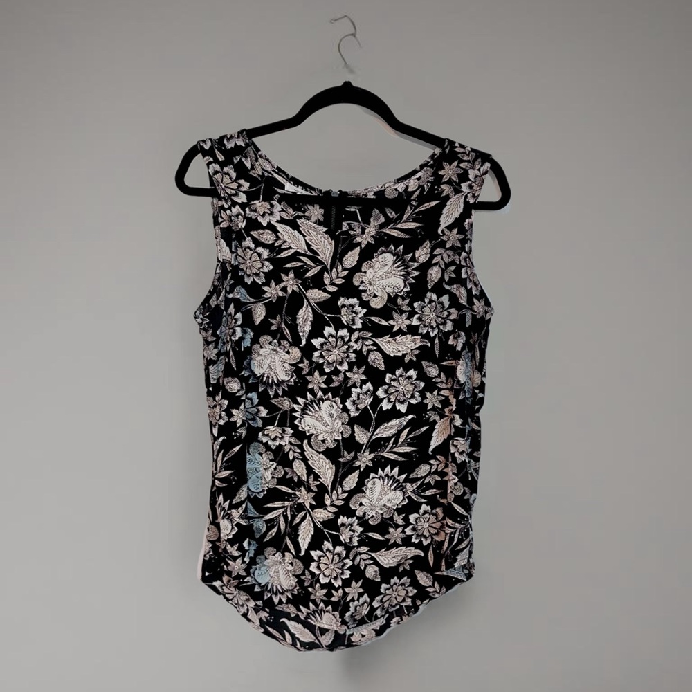 Maurice’s Black and White Floral Flowy Tank Top Medium